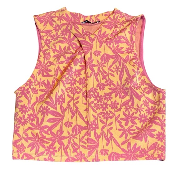 ZARA floral print top size medium
BIN 31 - Picture 1 of 5
